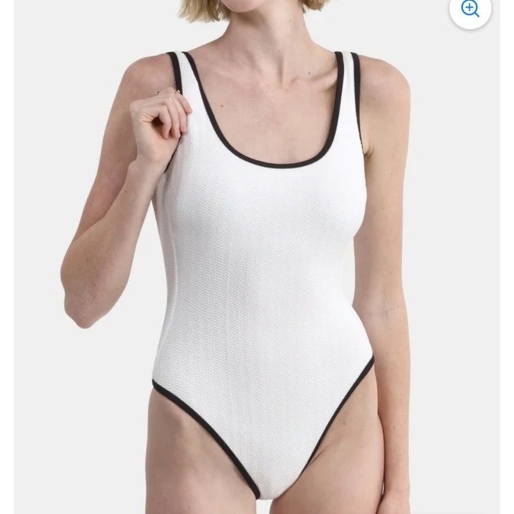 No Boundaries Womens Herringbone Crinkle One Piece Swimsuit, White Medium (8-10)